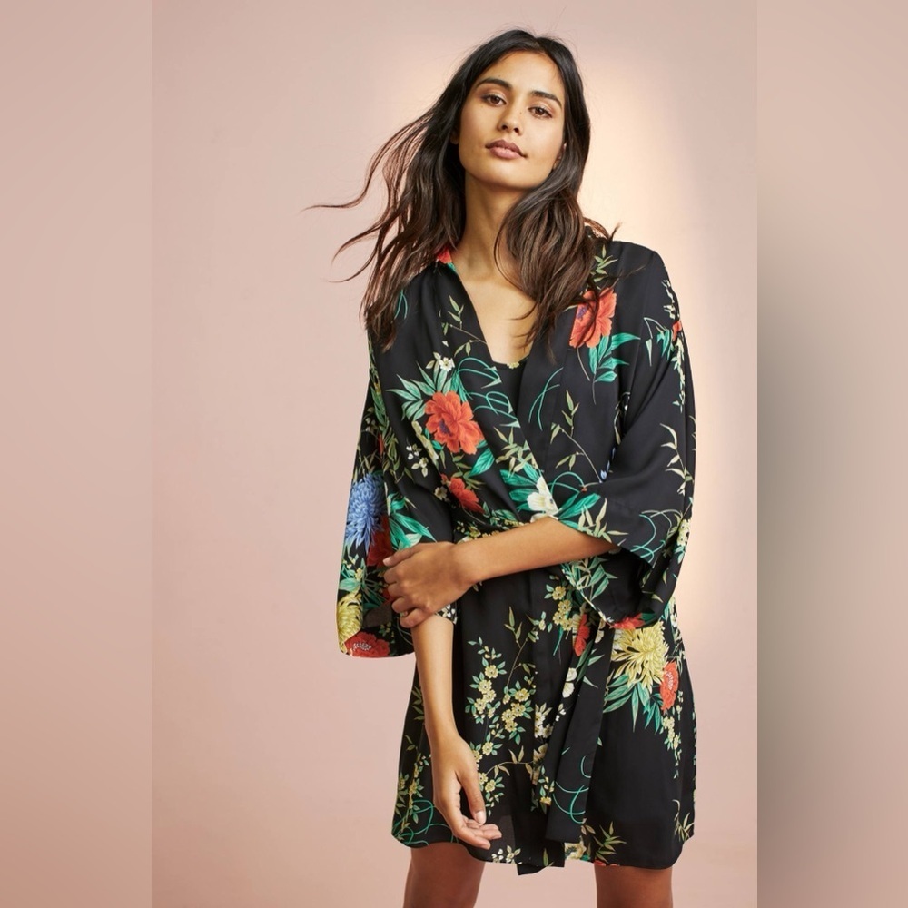 Flora Nikrooz Black Floral Robe - Size L - EUC - Picture 1 of 8